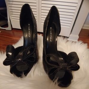 Michael Shannon black pumps